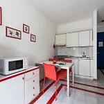 Cozy Flat With Balcony Near The In Apartment *