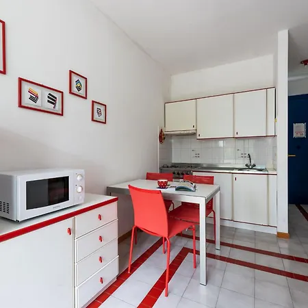 Cozy Flat With Balcony Near The In Apartment *